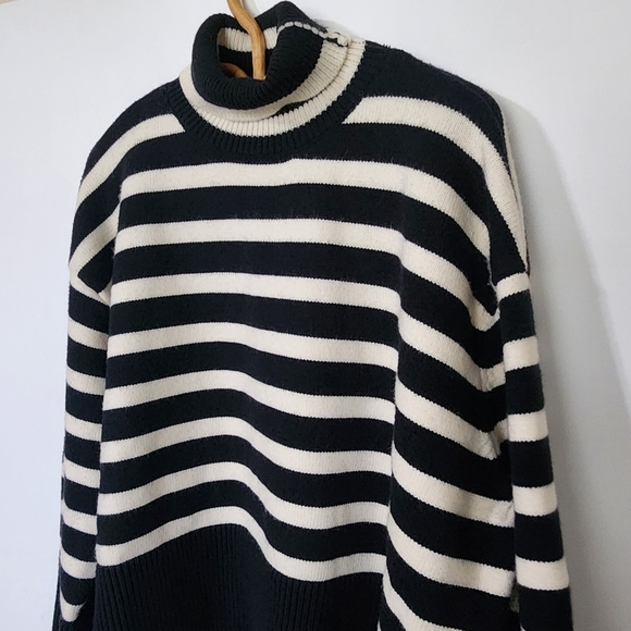 Black and white striped heavy sweater - Picture 7 of 12